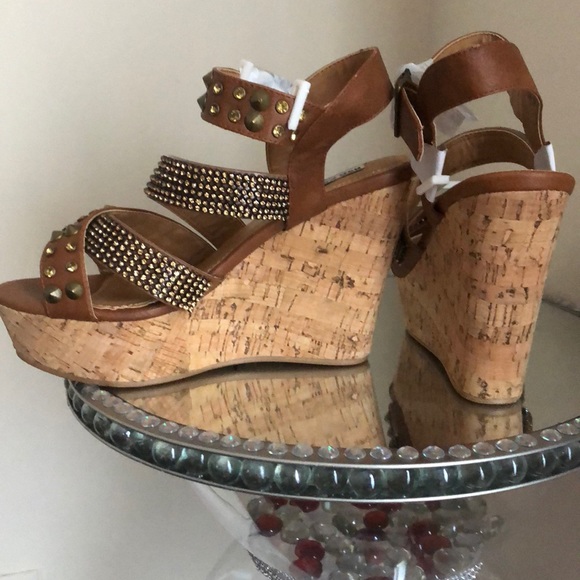 Brown studded wedges - Picture 2 of 4